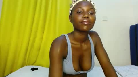 Snapshot of sweety_spixxy chatting on 02-19-26, 03:35 Dolly online show from 02-19-26, 03:35
