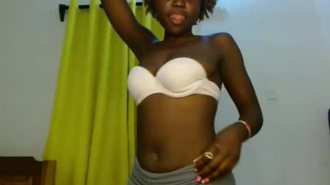 Snapshot of sweety_spixxy chatting on 02-27-26, 03:17 Dolly online show from 02-27-26, 03:17