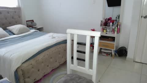 yaya online show from 09-18-25, 02:52