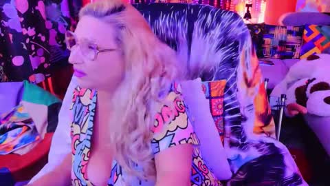 Lisa online show from 09-27-25, 03:28