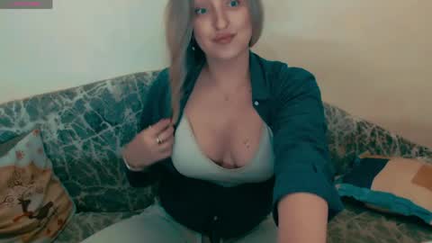 Snapshot of sweetyliza chatting on 05-25-26, 06:36 Liza online show from 05-25-26, 06:36
