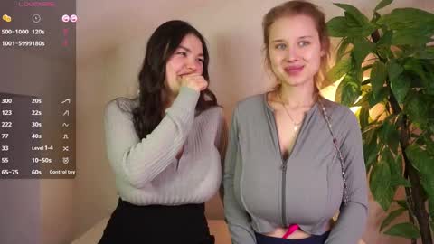 Snapshot of sweetyoops chatting on 04-22-26, 06:16 Astrid online show from 04-22-26, 06:16