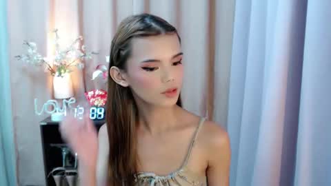 Snapshot of sweetytrannygirlxx chatting on 09-23-25, 04:04 Megan online show from 09-23-25, 04:04