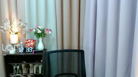 Snapshot of sweetytrannygirlxx chatting on 11-18-25, 04:17 Megan online show from 11-18-25, 04:17