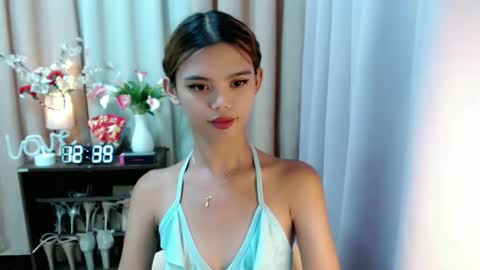 Snapshot of sweetytrannygirlxx chatting on 12-17-25, 04:40 Megan online show from 12-17-25, 04:40
