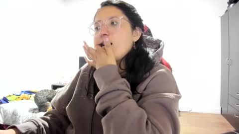 sweetyypeach online show from 12-04-24, 05:49