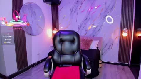 Snapshot of swet_bunnyx_ chatting on 10-31-25, 11:11 sweet online show from 10-31-25, 11:11