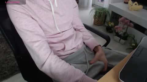 SwetLittleBoy4u online show from 12-05-25, 08:01