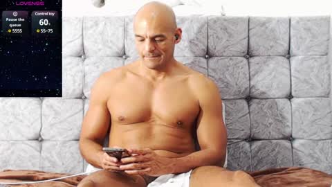 Snapshot of swimmer_summer chatting on 12-17-24, 08:32 ------- Hi Im Willy follow me do not forget to put the thumb up online show from 12-17-24, 08:32