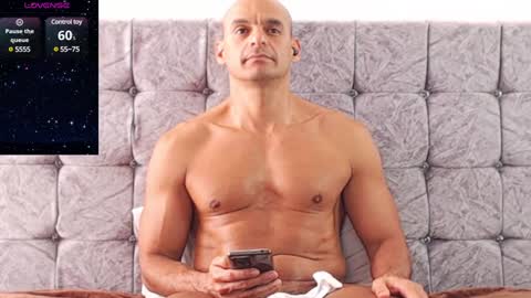 Snapshot of swimmer_summer chatting on 01-27-25, 03:07 ------- Hi Im Willy follow me do not forget to put the thumb up online show from 01-27-25, 03:07