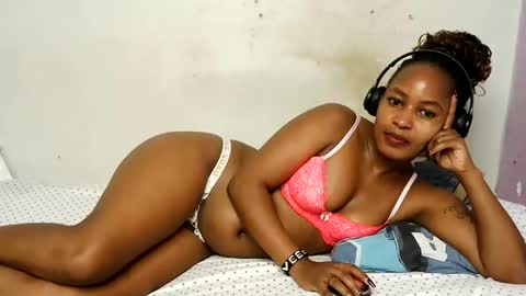 Snapshot of swt_bby chatting on 05-31-26, 06:53 swt_bby online show from 05-31-26, 06:53