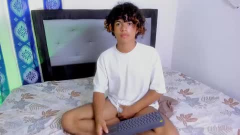 Snapshot of swwet_boy chatting on 12-23-24, 05:11 swwet_boy online show from 12-23-24, 05:11