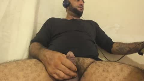 Snapshot of syd_achmed chatting on 06-12-26, 05:28 Greg online show from 06-12-26, 05:28