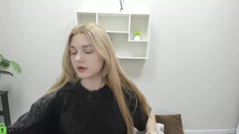 Snapshot of sylvia_ortiz chatting on 09-16-25, 09:32 Sylvia online show from 09-16-25, 09:32