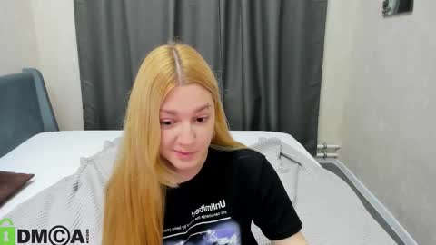 Snapshot of sylvia_ortiz chatting on 10-19-25, 01:06 Sylvia online show from 10-19-25, 01:06