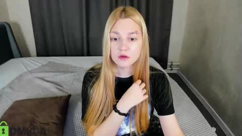 Snapshot of sylvia_ortiz chatting on 10-19-25, 01:12 Sylvia online show from 10-19-25, 01:12