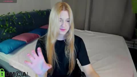 Snapshot of sylvia_ortiz chatting on 11-22-25, 09:08 Sylvia online show from 11-22-25, 09:08