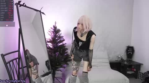 Sylvie online show from 11-29-25, 04:26