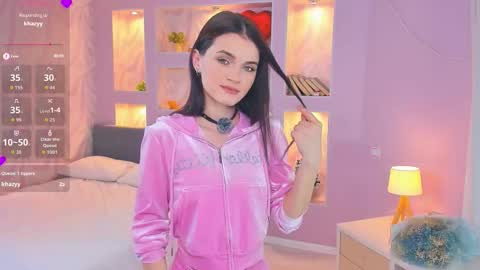 Snapshot of synne_glows chatting on 11-26-25, 07:04 Eva online show from 11-26-25, 07:04