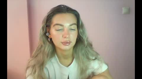 Snapshot of syrami chatting on 06-21-26, 12:30 syrami online show from 06-21-26, 12:30