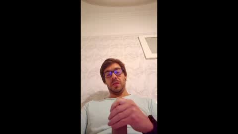 Snapshot of t_fuenzalida chatting on 12-16-25, 02:49 t_fuenzalida online show from 12-16-25, 02:49