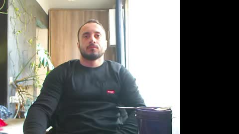 Huracane online show from 03-18-26, 02:20