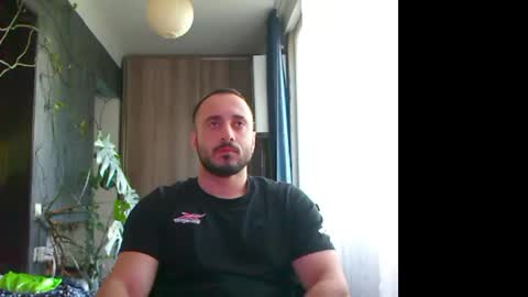 Snapshot of t_huracane chatting on 04-25-26, 03:42 Huracane online show from 04-25-26, 03:42