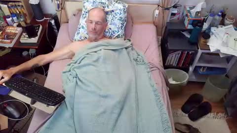 Snapshot of tad58pole chatting on 05-10-26, 03:06 Tad Pole online show from 05-10-26, 03:06