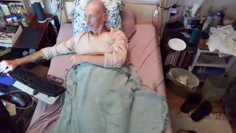 Snapshot of tad58pole chatting on 05-11-26, 06:49 Tad Pole online show from 05-11-26, 06:49