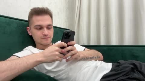 Snapshot of tai_fun chatting on 04-25-26, 05:10 Alex online show from 04-25-26, 05:10