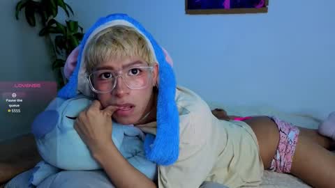 Snapshot of taichi_bluy chatting on 12-16-25, 04:06 taichi online show from 12-16-25, 04:06