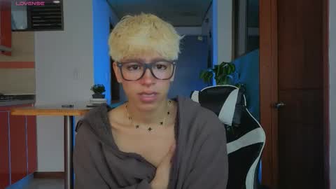 Snapshot of taichi_bluy chatting on 02-16-26, 09:00 taichi online show from 02-16-26, 09:00