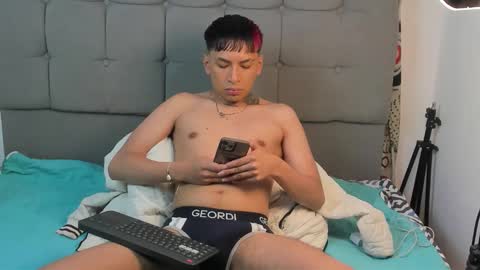 Snapshot of tailor_hot1 chatting on 11-18-25, 03:38 tailor online show from 11-18-25, 03:38