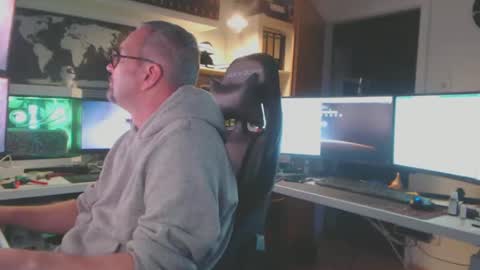 Snapshot of taipan6666 chatting on 12-19-24, 03:30 Oliver online show from 12-19-24, 03:30