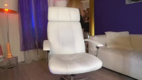 Snapshot of tais_athena chatting on 02-24-25, 04:47 Margo online show from 02-24-25, 04:47