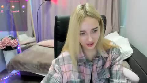 Snapshot of taisia_hot chatting on 04-22-26, 08:06 Taisia online show from 04-22-26, 08:06