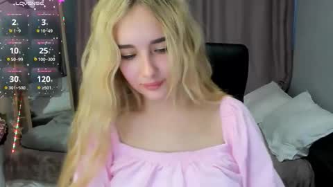 Snapshot of taisia_hot chatting on 05-15-26, 08:21 Taisia online show from 05-15-26, 08:21