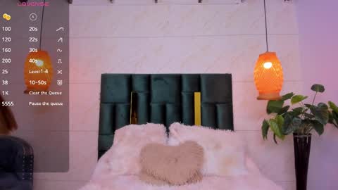 Taissa online show from 01-18-25, 09:02