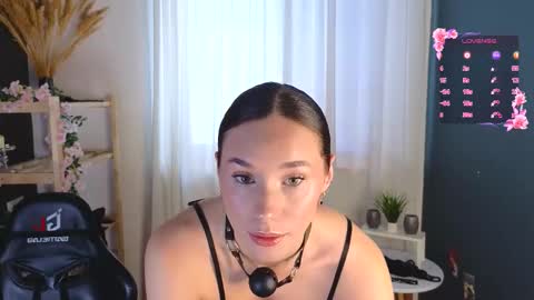 Snapshot of taissa_farmiga chatting on 09-17-25, 10:17 Lizzy online show from 09-17-25, 10:17