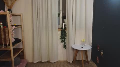 Snapshot of taissa_farmiga chatting on 11-20-25, 05:12 Lizzy online show from 11-20-25, 05:12