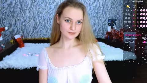 Snapshot of taissia_sweet chatting on 12-15-25, 08:46 Im Taya online show from 12-15-25, 08:46