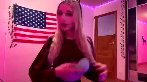 Mia online show from 03-07-26, 05:21