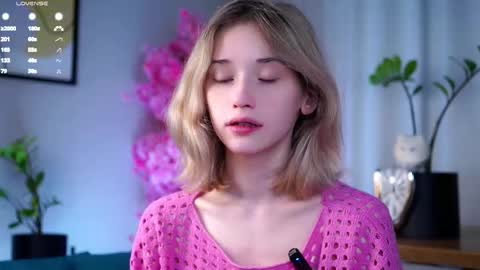 Mia online show from 03-08-25, 01:28