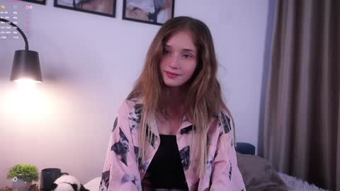 Mia online show from 10-18-25, 02:03