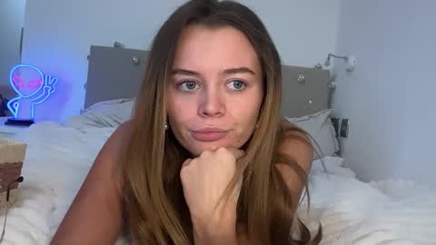 Snapshot of taliavaine chatting on 09-27-25, 03:17 Talia online show from 09-27-25, 03:17