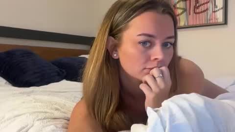 Snapshot of taliavaine chatting on 10-18-25, 05:14 Talia online show from 10-18-25, 05:14