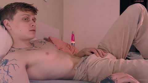 Snapshot of talkinghead7 chatting on 11-04-25, 05:34 Colin online show from 11-04-25, 05:34