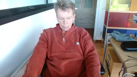 Snapshot of tall_dudenl chatting on 11-16-25, 03:28 Tall daddy online show from 11-16-25, 03:28