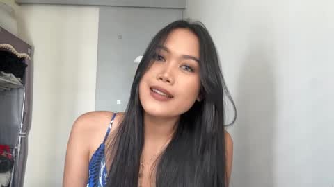 Mia online show from 04-18-26, 05:00