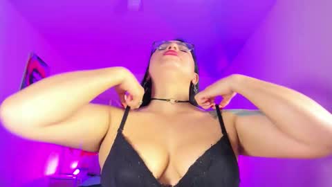 Snapshot of tamara_rouse1 chatting on 09-25-25, 04:38 tamara online show from 09-25-25, 04:38